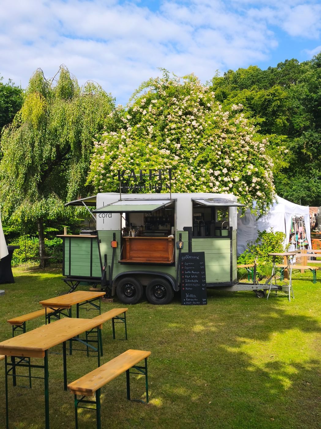 coffeecord Pferdewagen mit Blütenbaum